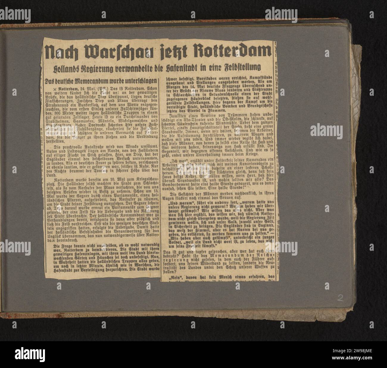 Nach Warschau Rotterdam, Anonym, Album-Magazin 1940 mit einem Ausschnitt einer deutschen Zeitung über den Vormarsch der deutschen Armee in den Niederlanden, 24. Mai 1940. Teil des Fotoalbums Kriegszeit in Holland, über den Dienst von Hans Heinemann aus einem Flak-Regiment des Luftvertigungskommandos der Luftwaffe. Niederlande Zeitungsdruckerei Rotterdam Stockfoto