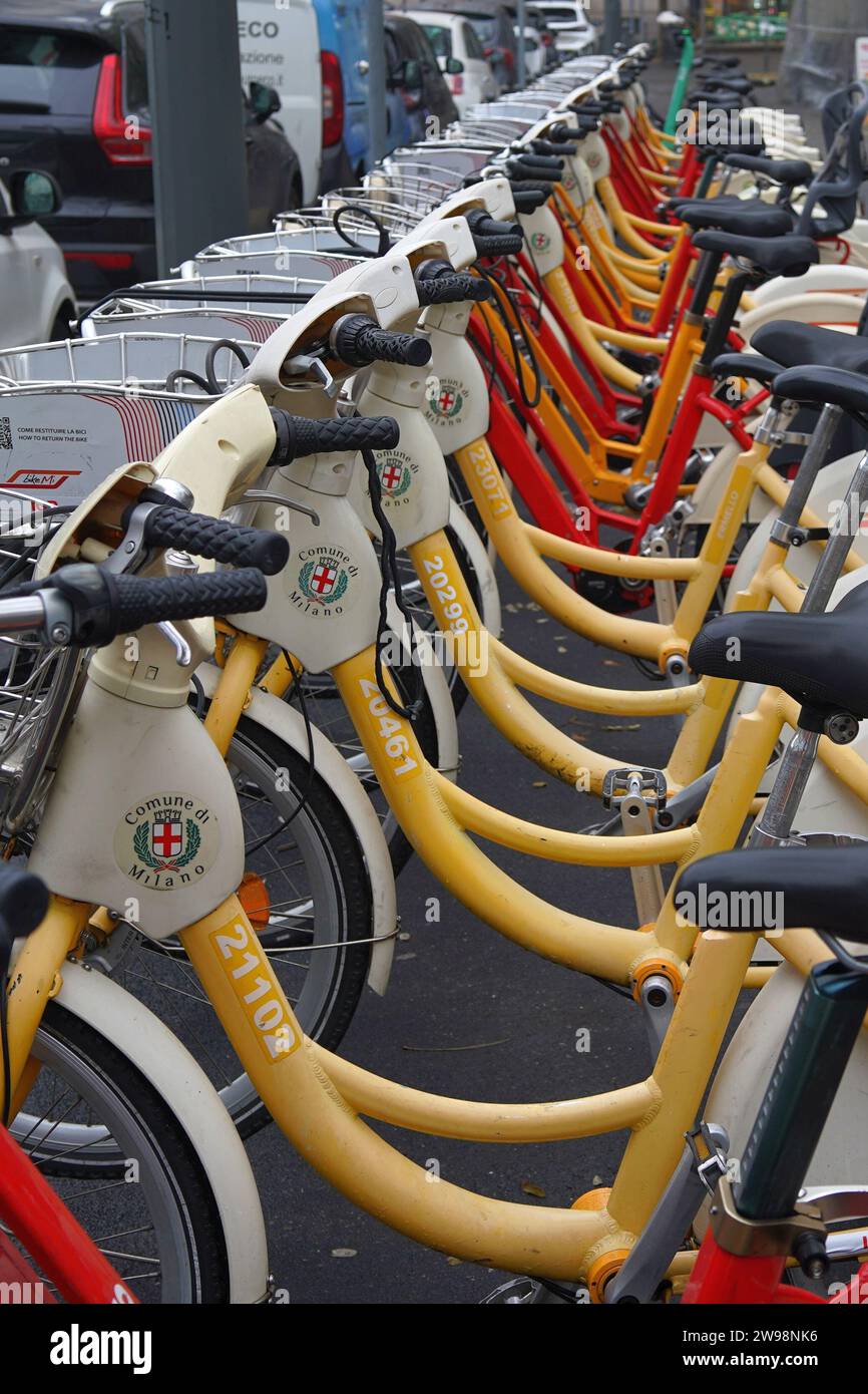 Leihfahrräder in der Öffentlichkeit in Mailand, Italien Stockfoto