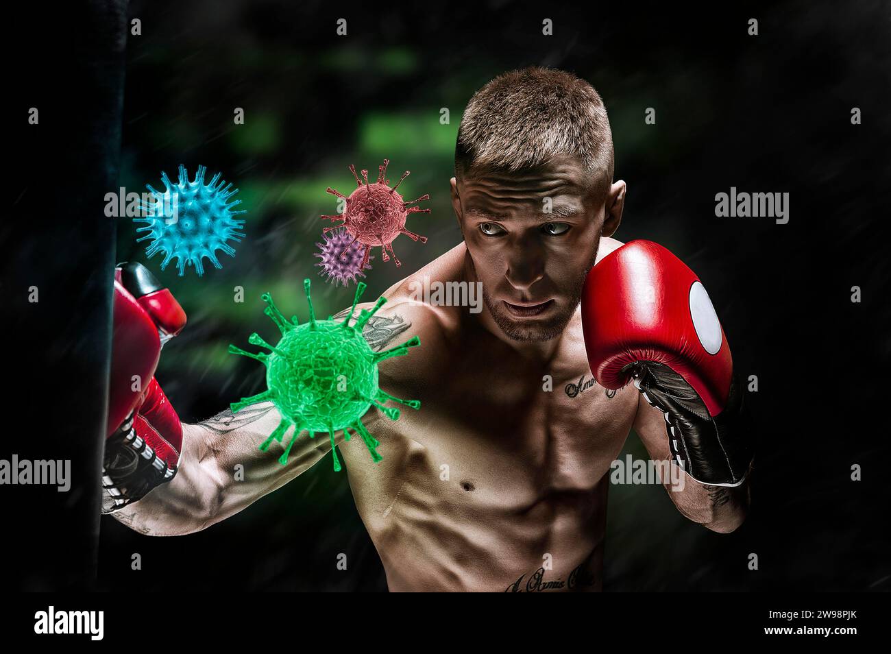 Der Boxer trifft die Tasche und das Coronavirus fliegt raus. Sport vs. Epidemie. Gesundes Lifestyle-Konzept. Gemischte Medien Stockfoto