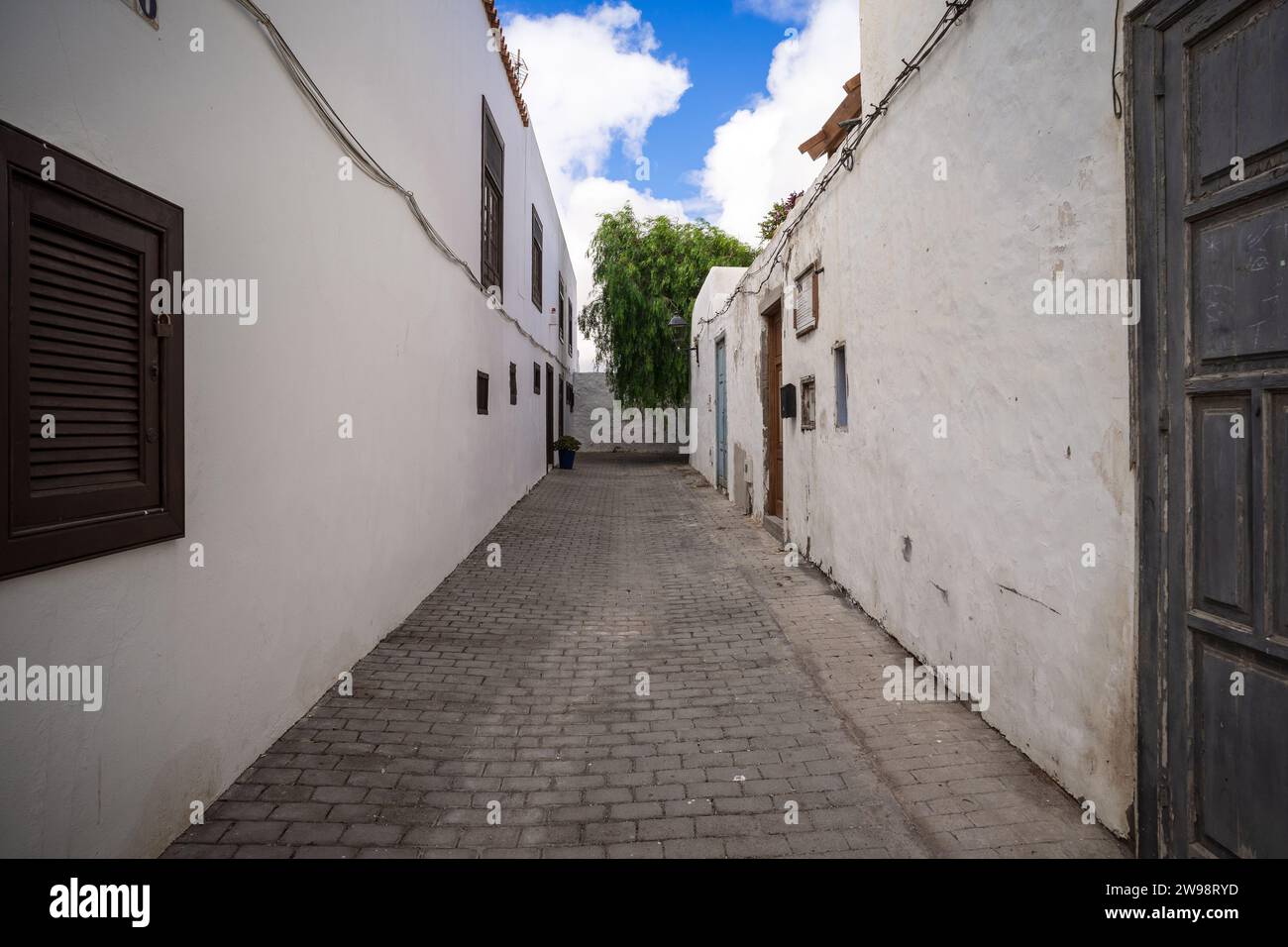 Dorf Teguise, Lanzarote, Kanarische Inseln, Spanien. Straßen des historischen Zentrums des Dorfes. Bis 1852 war Teguise die Hauptstadt der Insel Stockfoto