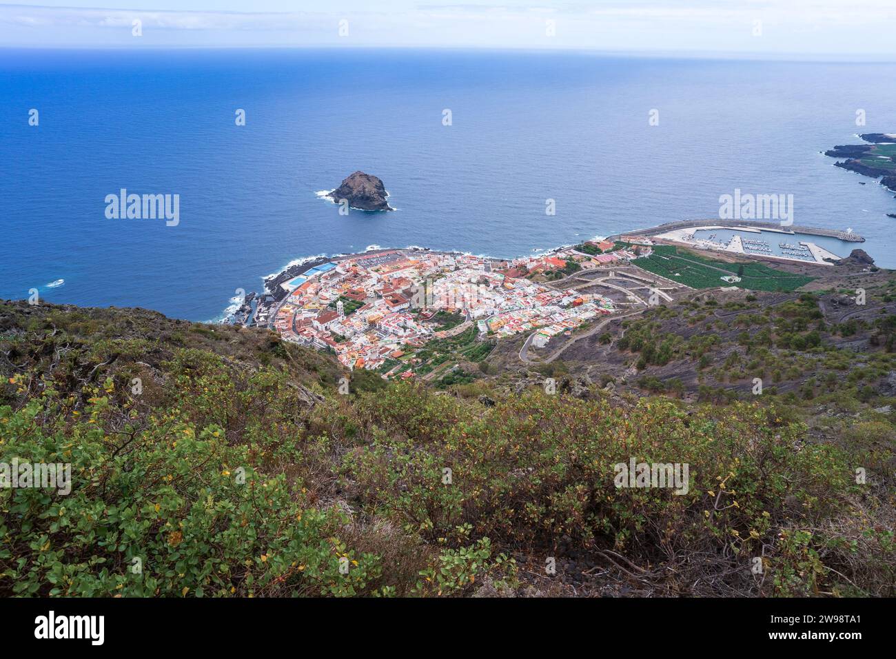 Garachico - kleine Stadt an der Nordküste Teneriffas. Kanarische Inseln. Spanien. Aussichtspunkt „Mirador de Garachico“ Stockfoto