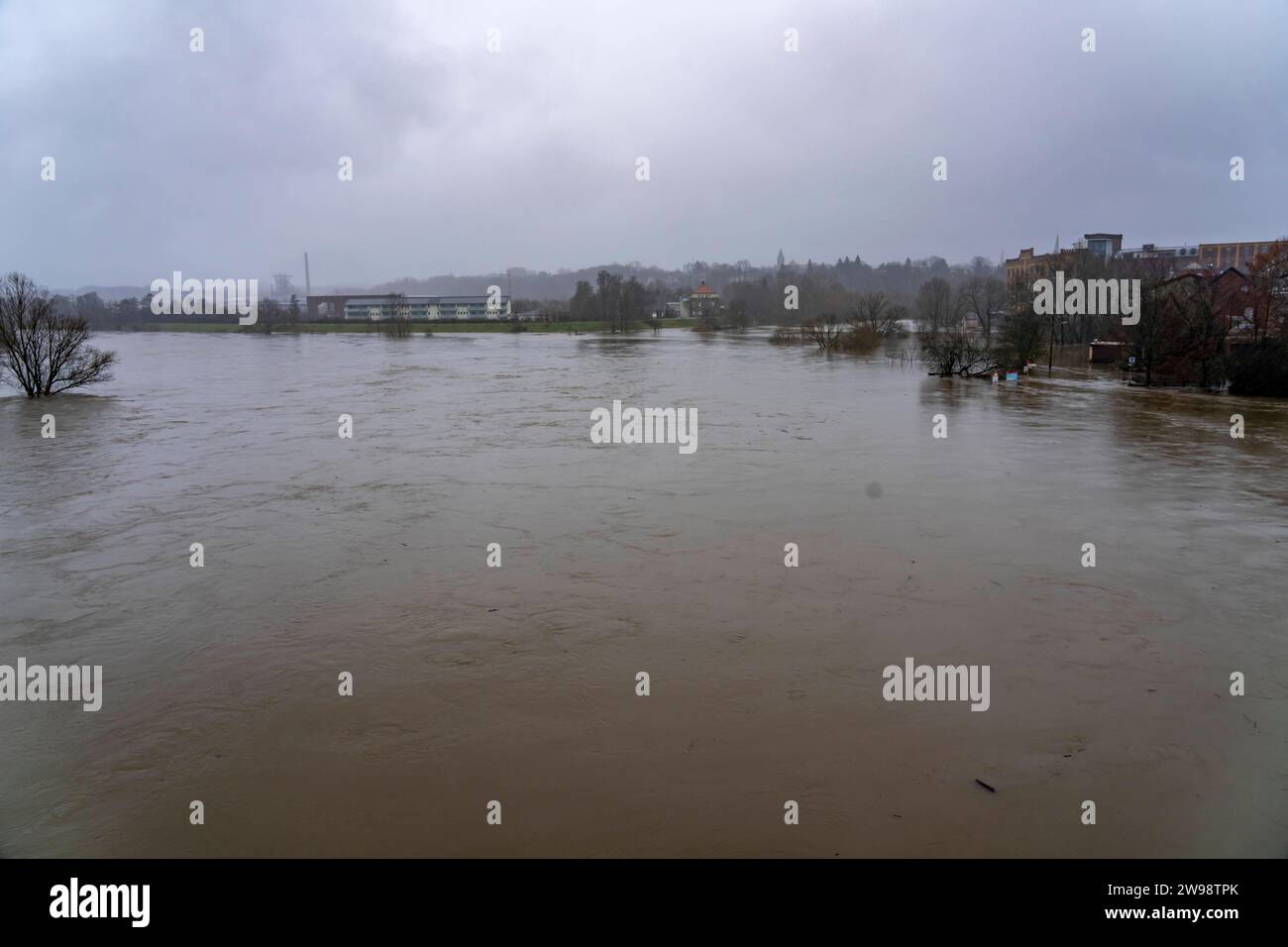 Hochwasser an der Ruhr, hier bei Hattingen, an einem überschwemmten Campingplatz, nach tagelangem Dauerregen, NRW, Deutschland, Hochwasser Ruhr *** Hochwasser am Ruhr, hier bei Hattingen, auf einem überschwemmten Campingplatz, nach tagelangem Dauerregen, NRW, Deutschland, Ruhrfluten Stockfoto