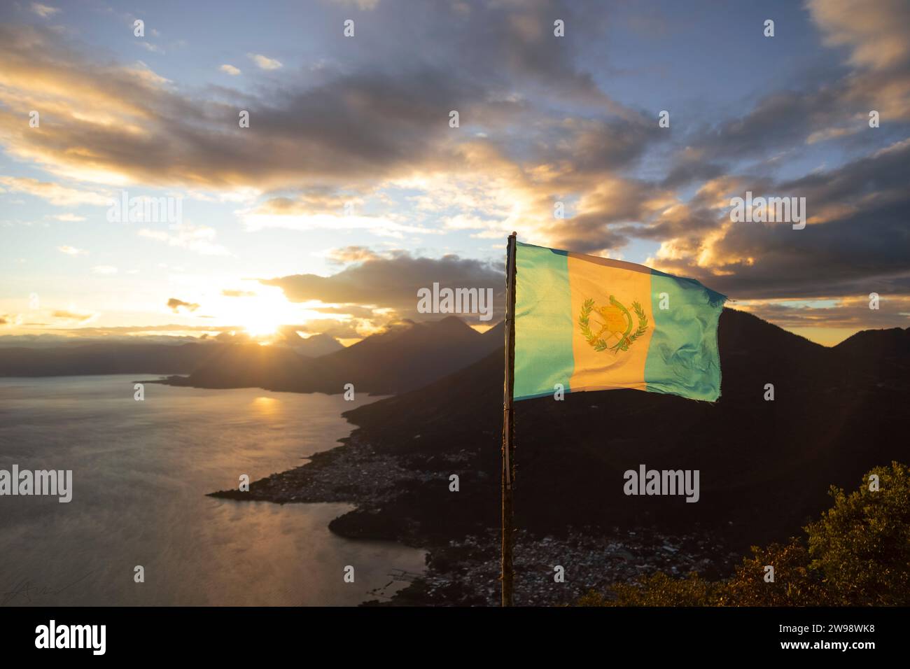 Sonnenaufgang Über Dem Atitlan-See Stockfoto