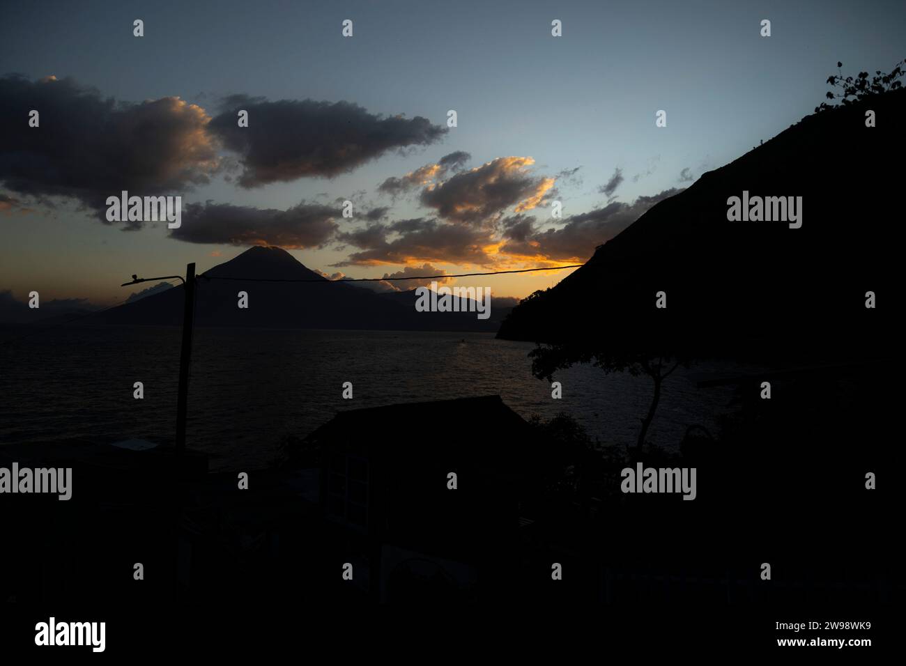 Sonnenuntergang Von Santa Cruz La Laguna Stockfoto