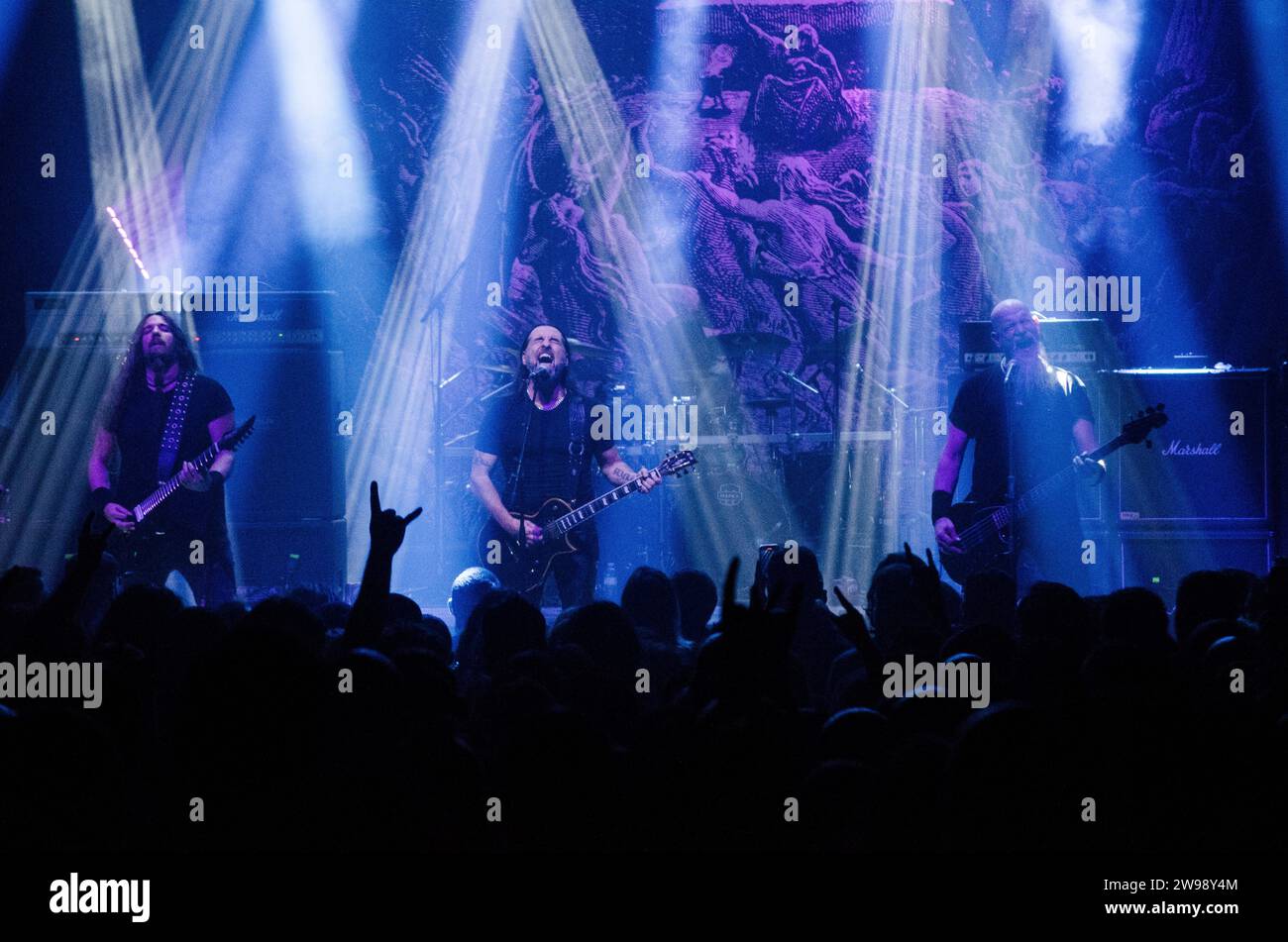 Sakis Tolis (Frontmann von Rotting Christ) trat im Dezember 2023 mit seiner Band im Fuzz Live Music Club in Athen/Griechenland auf Stockfoto