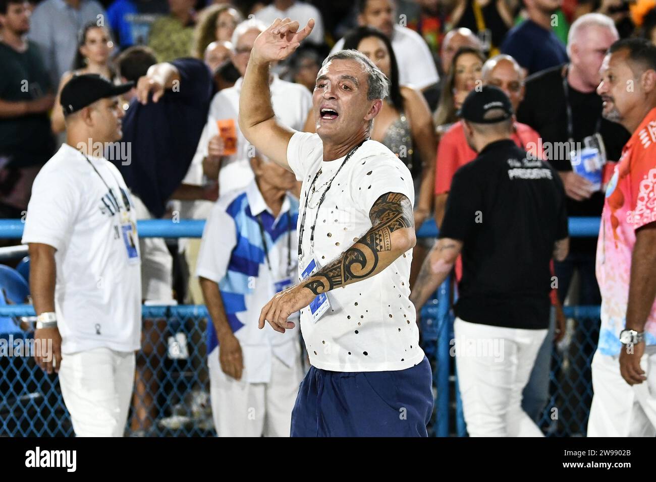 Rio de Janeiro, Brasilien, 26. Februar 2023. Der Karnevalskünstler Paulo Barros während der Parade der Samba-Schulen, während des Karnevals in Rio Stockfoto