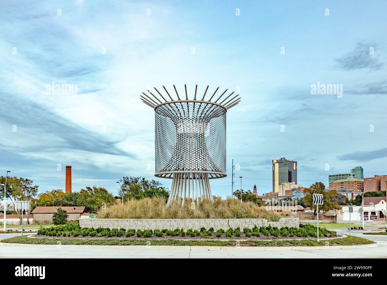 Fort Worth, Texas – 5. November 2023: Wind Roundabout ist eine kinetische Skulptur des Künstlers Ned Kahn i, Fort Worth, USA. Stockfoto