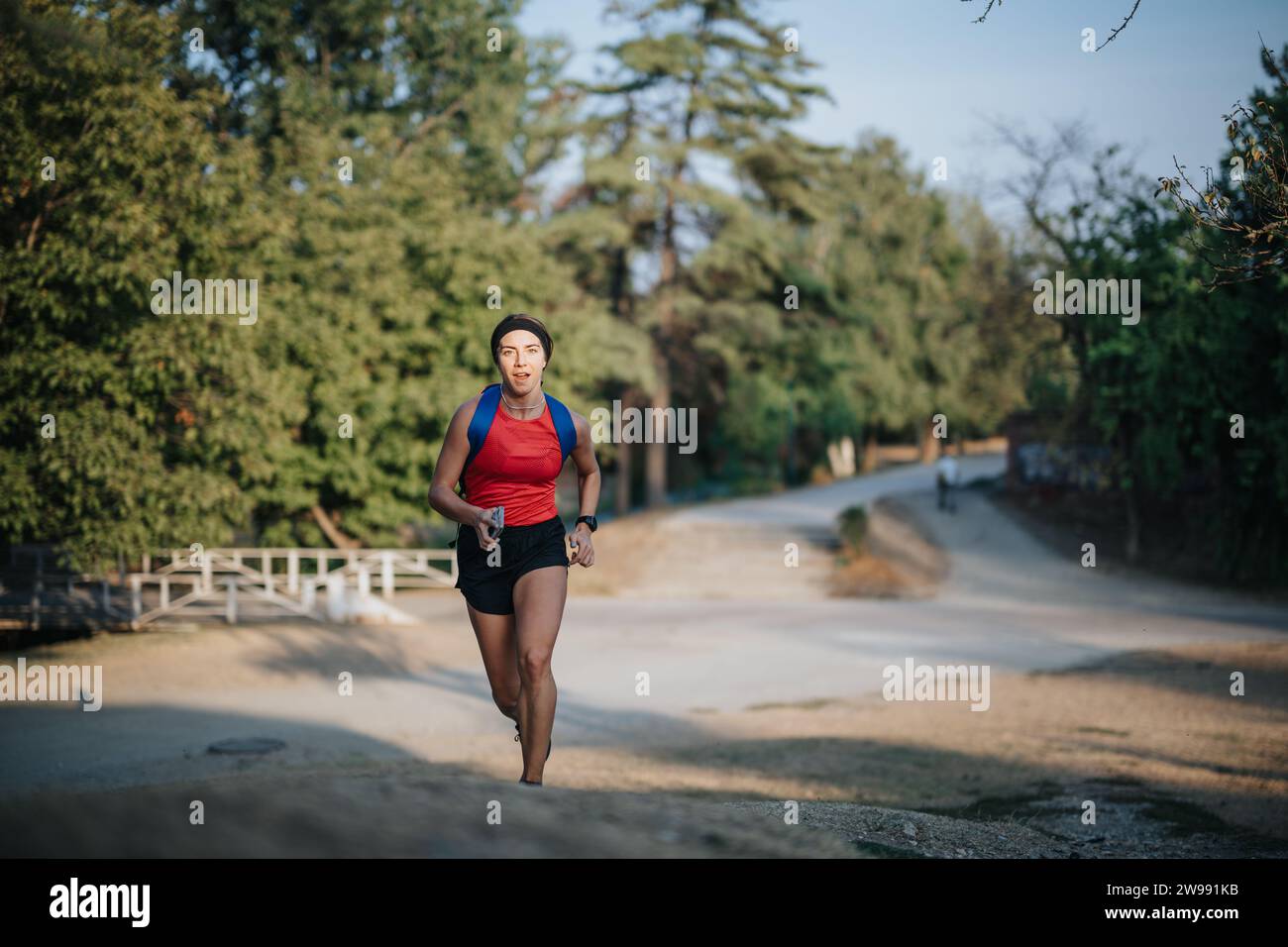 Aktives Paartraining im Park Stockfoto