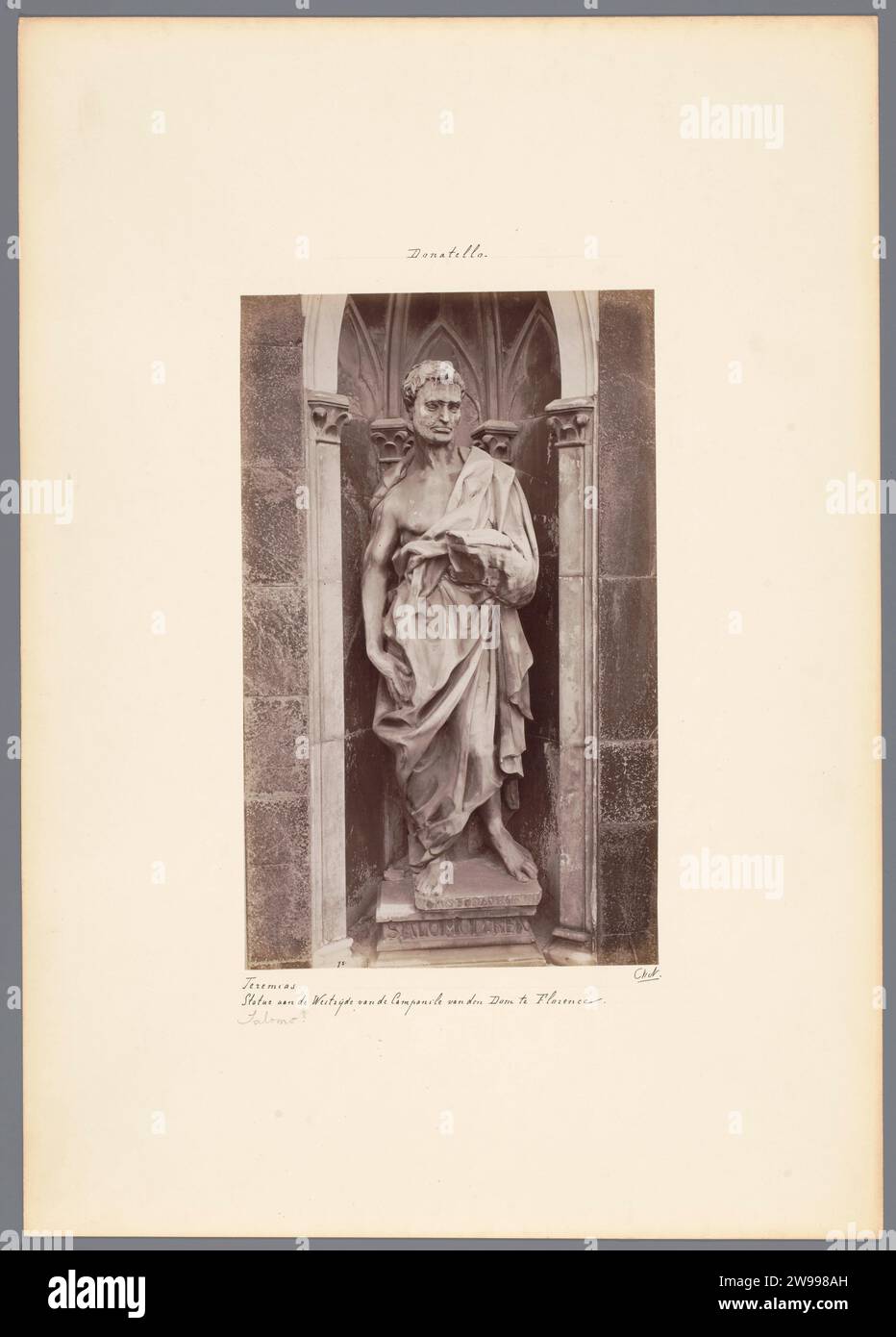 Skulptur des Propheten Jeremia machte Donatello am Dom in Florenz, um 1875 - um 1900 Fotografie Florenz Karton. Fotografische Trägeralbumen drucken das Buch von Jeremiah. Denkmal, Statue Dom van Florence Stockfoto
