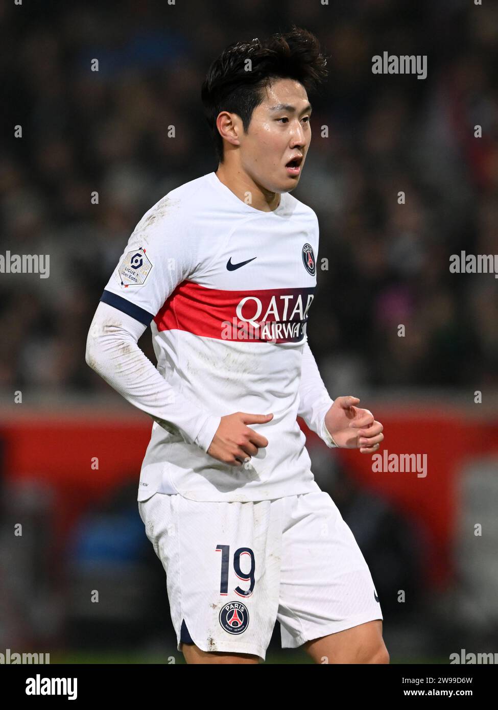 LILLE - Lee Kang-in aus Paris Saint-Germain während des Spiels der französischen Ligue 1 zwischen Lille OSC und Paris Saint-Germain im Pierre-Mauroy-Stadion am 17. Dezember 2023 in Lille. ANP | Hollandse Hoogte | Gerrit van Keulen Stockfoto