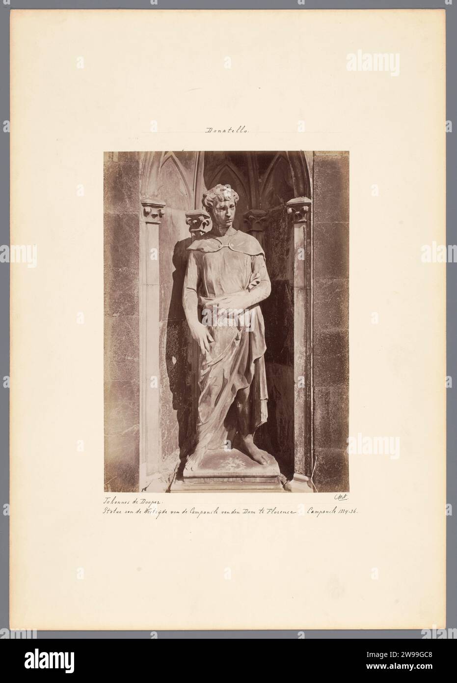 Skulptur von Johannes de Baptist von Donatello im Dom von Florenz, um 1875 - um 1900 Fotografie Florenz Karton. Fotografische Trägeralbumendruckserie von Szenen aus dem Leben Johannes des Täufers. Denkmal, Statue Dom van Florence Stockfoto