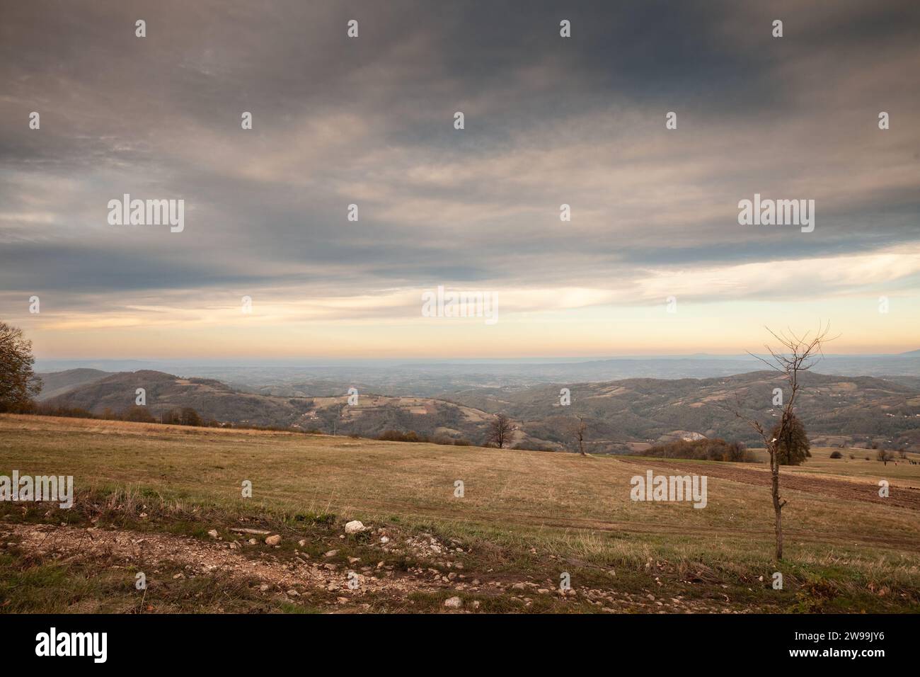 Bild vom Berg Rajac in Serbien. Rajac ist ein Berg im Westen Serbiens. Der Gipfel des Berges liegt auf 848 Metern. Der Berg ist Tour Stockfoto