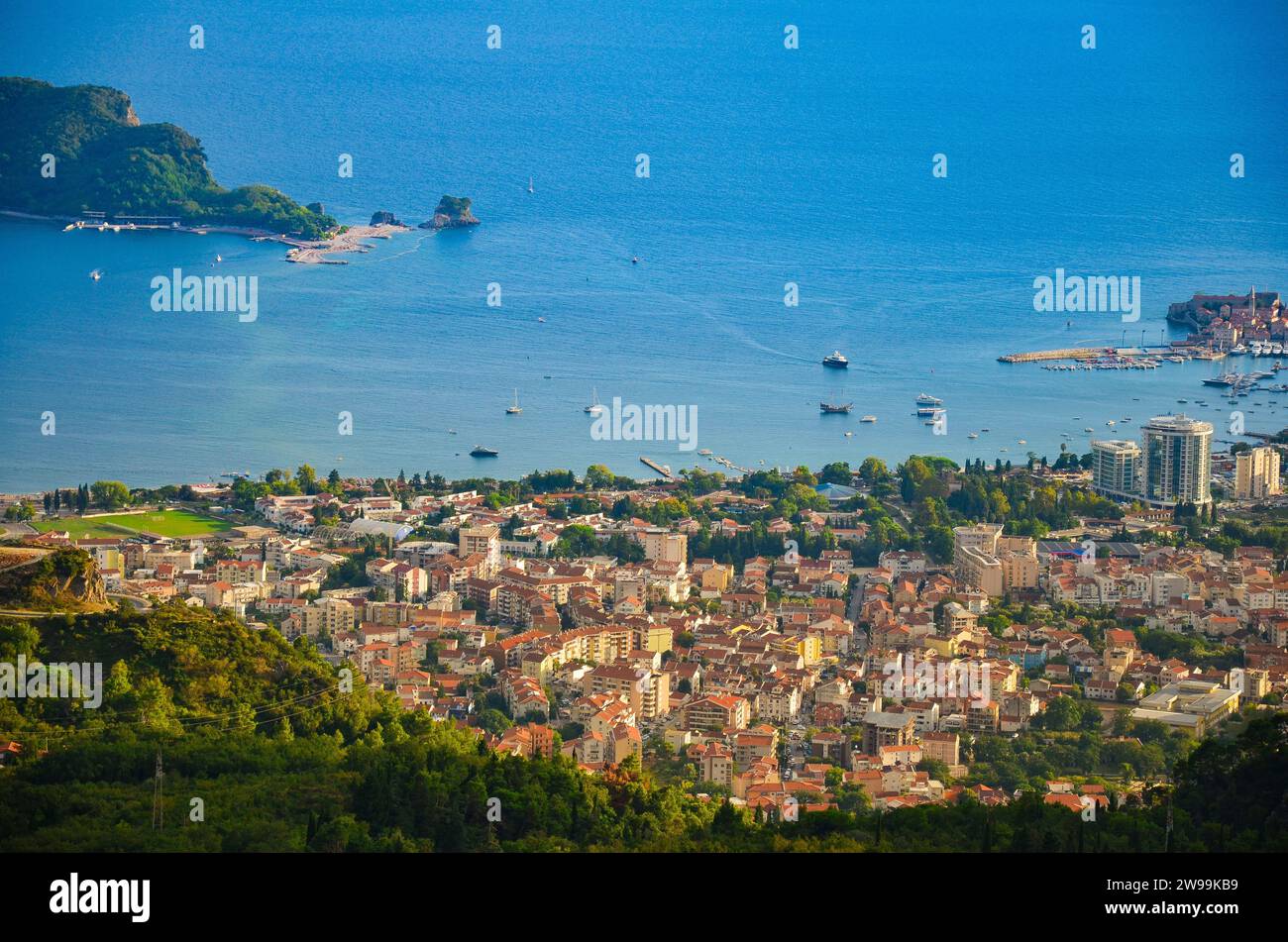 Budva in Montenegro. Luftaufnahme. Stockfoto