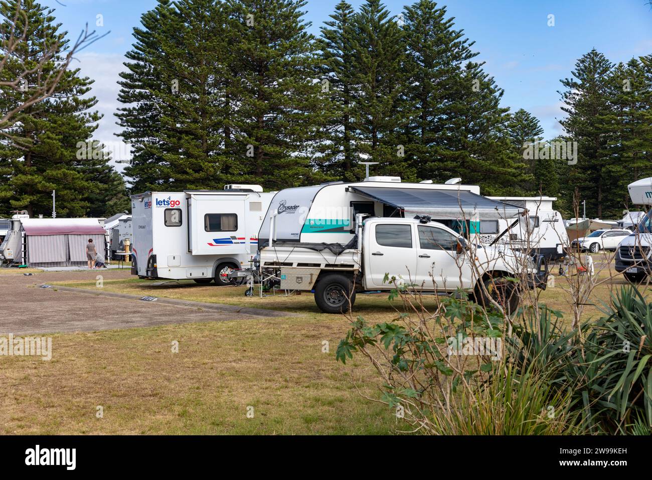 Sydney Australien Menschen, die an weihnachten im Caravan Park am See in Narrabeen, New South Wales, Australien zelten Stockfoto