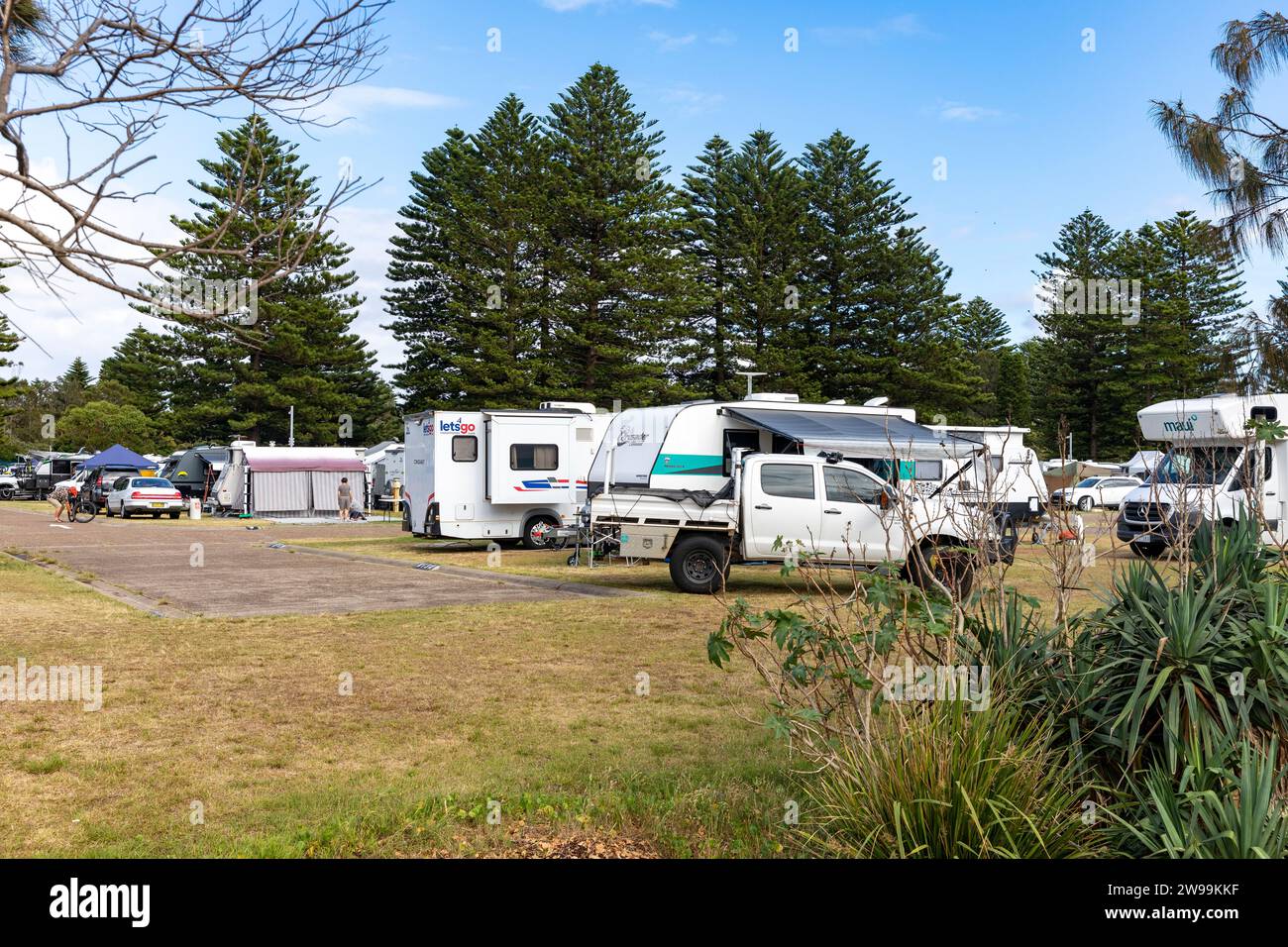 Sydney Australien Menschen, die an weihnachten im Caravan Park am See in Narrabeen, New South Wales, Australien zelten Stockfoto