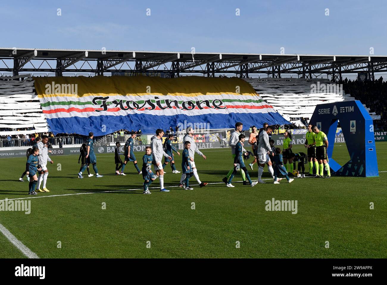 FrosinoneFans zeigen eine Choreografie über das Fußballspiel der Serie