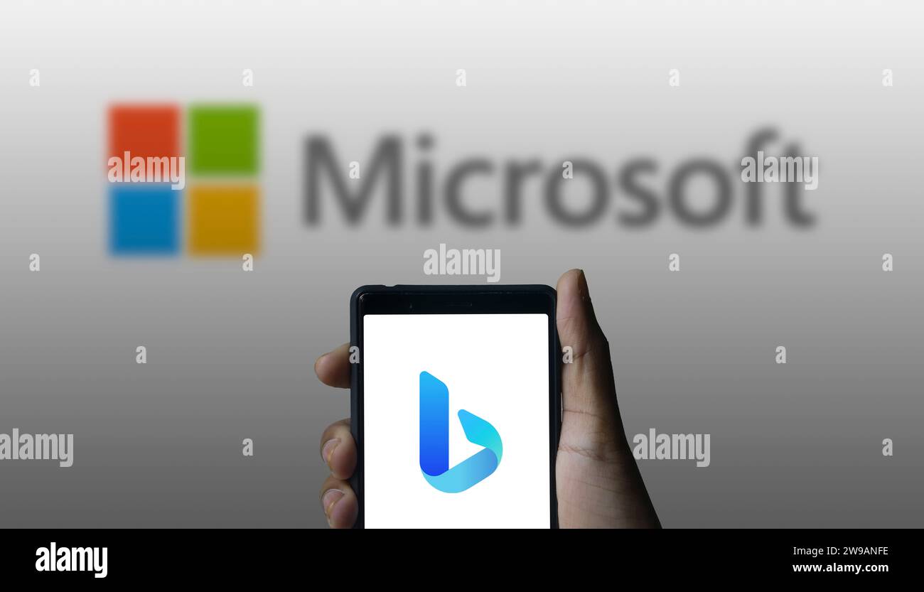Dhaka, Bangladesch - 26. Dezember 2023: Bing-Logo auf einem Smartphone. Bing ist eine von Microsoft betriebene Suchmaschine. Stockfoto