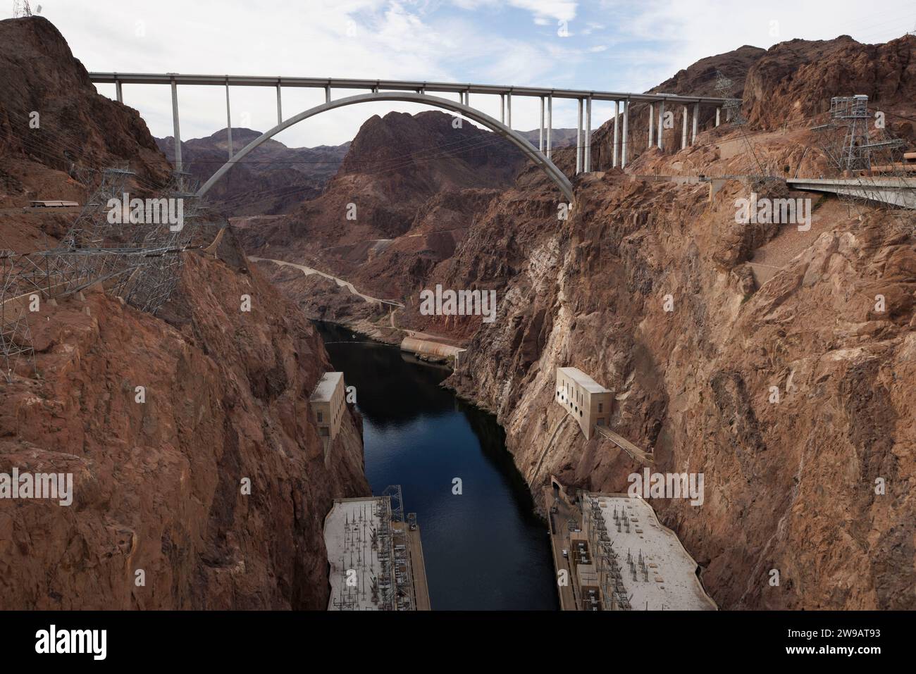 Ein allgemeiner Blick auf den Hoover Dam Bypass, auch bekannt als Pat Tillman Memorial Bridge, oberhalb der Kraftwerke am Hoover Dam, Nevada, USA. Bild Stockfoto