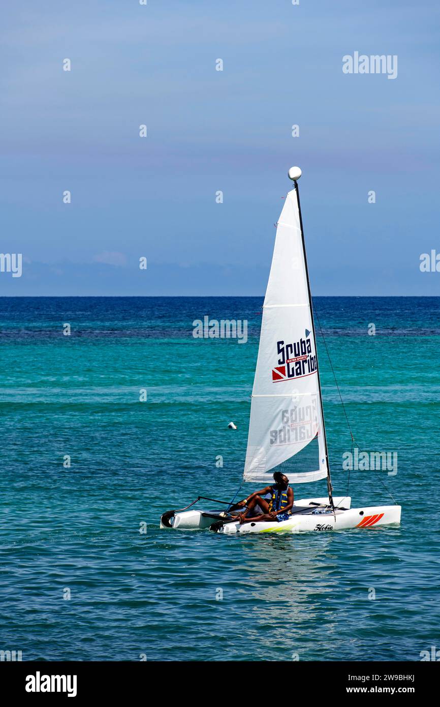 Katamaran, Wassersportzentrum im Sandals Dunn's River Hotel, Ocho Rios, Jamaika, Mittelamerika Stockfoto