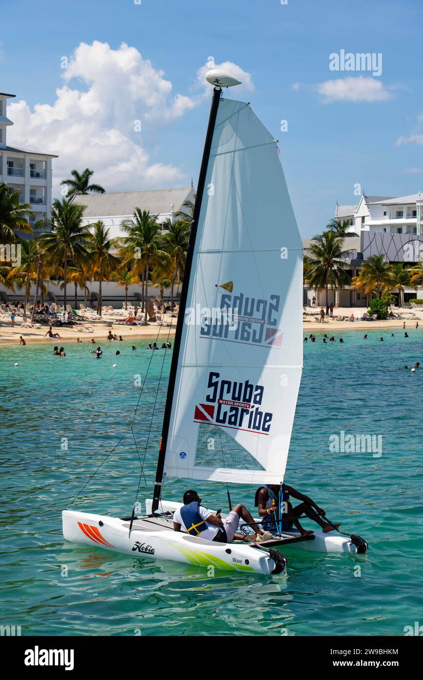 Katamaran, Wassersportzentrum im Sandals Dunn's River Hotel, Ocho Rios, Jamaika, Mittelamerika Stockfoto