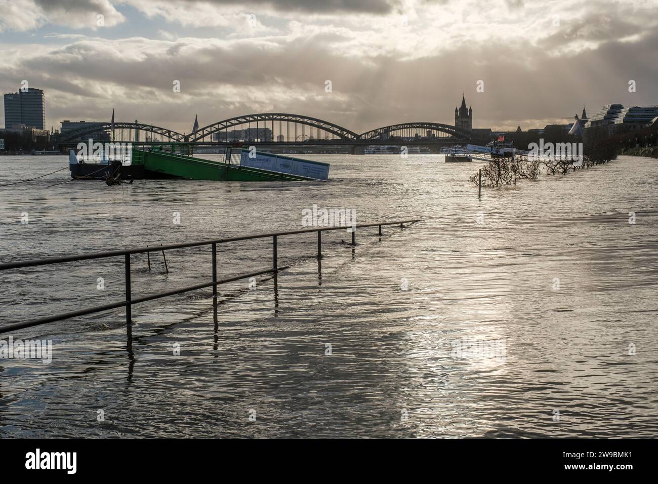 Hochwasser auf dem Rhein in der Kölner Innenstadt Stockfoto