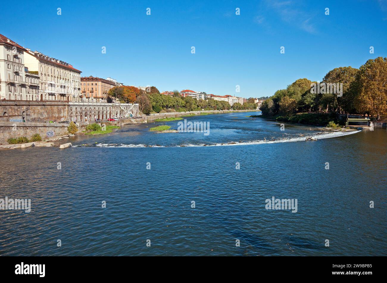 Po Fluss von der Vittorio Emanuele Brücke (rechts der Michelotti Park), Turin, Piemont, Italien Stockfoto