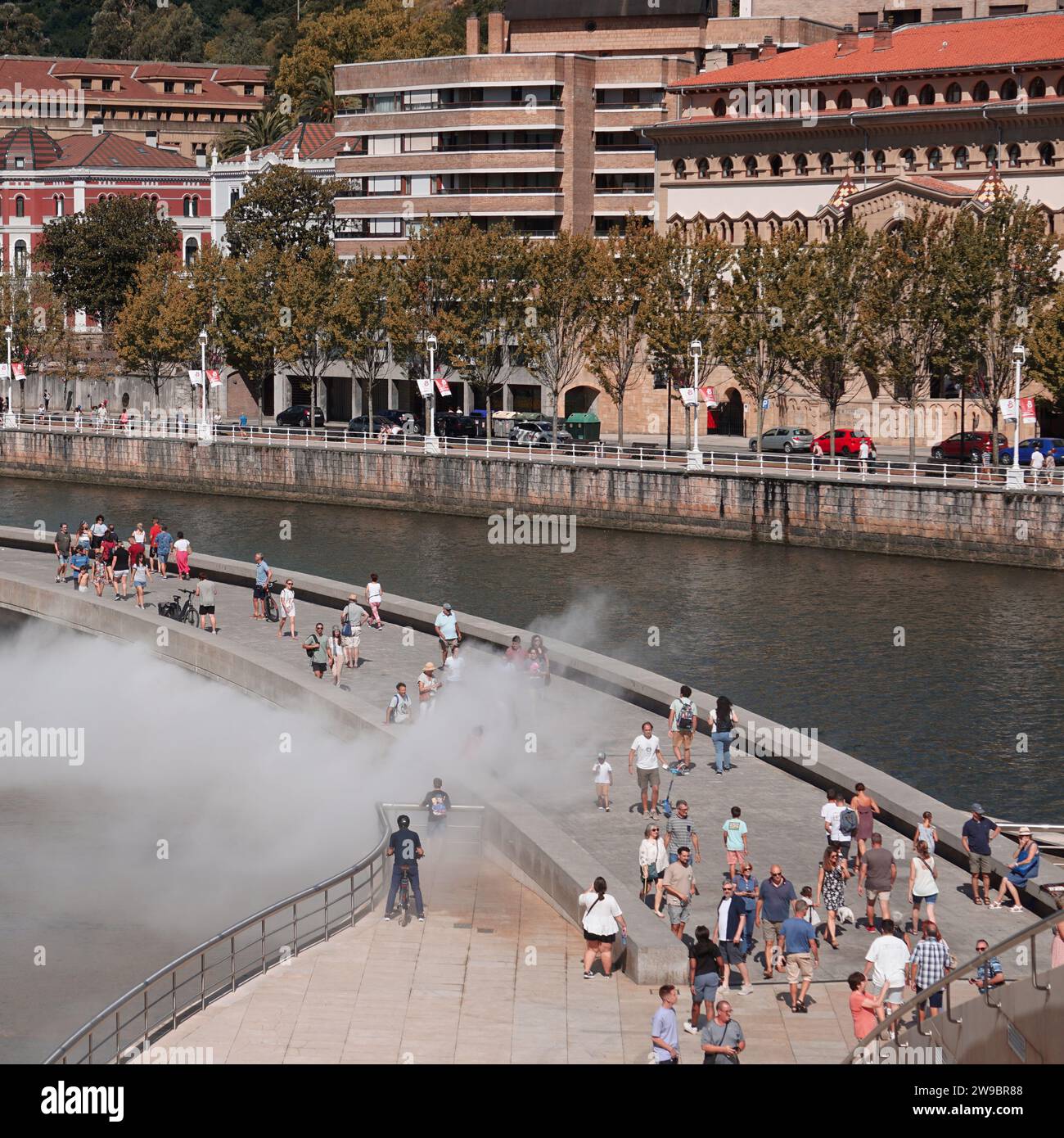 Gruppe von Personen, die bilbao Stadt, spanien, Reiseziele besuchen Stockfoto