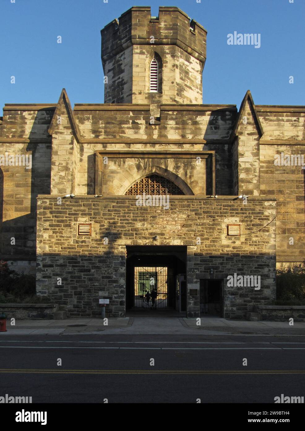 Das Eastern State Penitentiary, ein ehemaliges Staatsgefängnis im Stadtviertel Fairmount, gilt als das weltweit erste Gefängnis im Gefängnisstil. Stockfoto