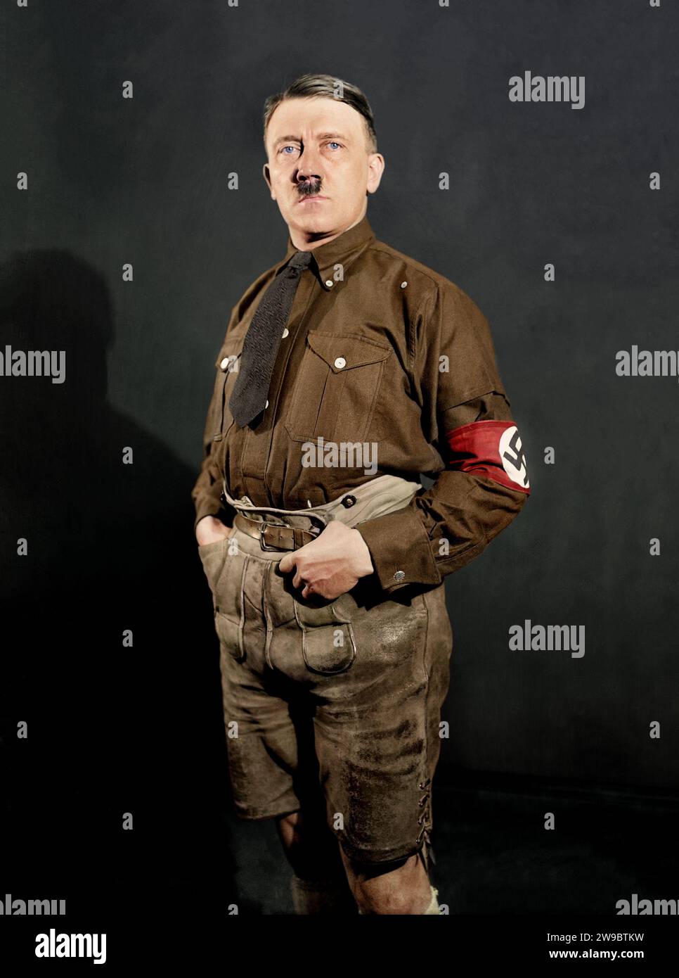 Porträt Adolf Hitlers in bayerischer Tracht. Um 1925. Stockfoto