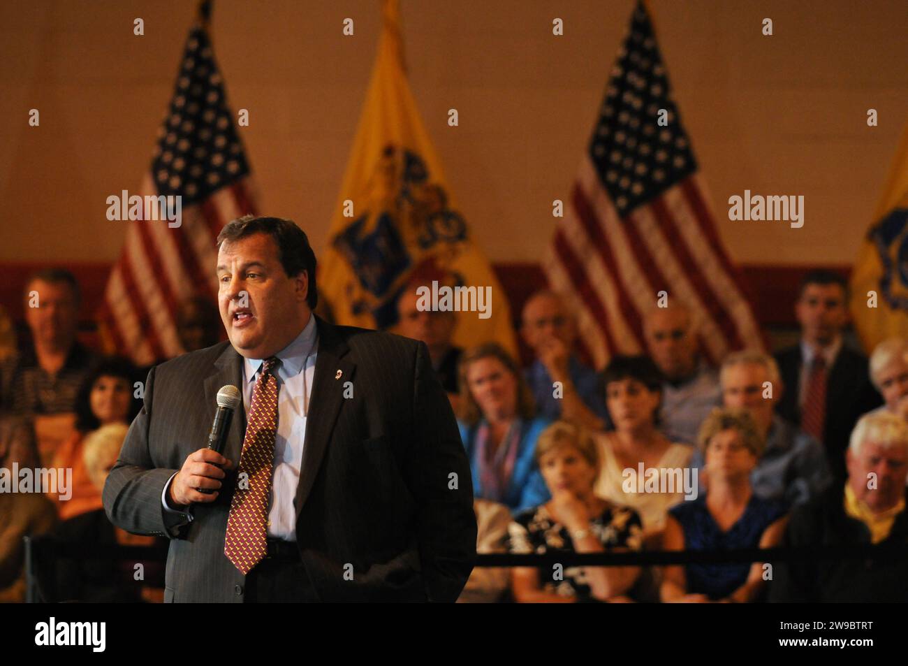 Chris Christie, Gouverneur von New Jersey, spricht bei einem Rathaus-Treffen an der Haddonfield Middle School in Haddonfield, NJ Stockfoto