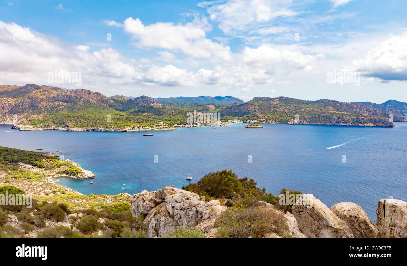 Sant Elm und Serra de Tramuntana von Sa Dragonera, Mallorca, Spanien Stockfoto