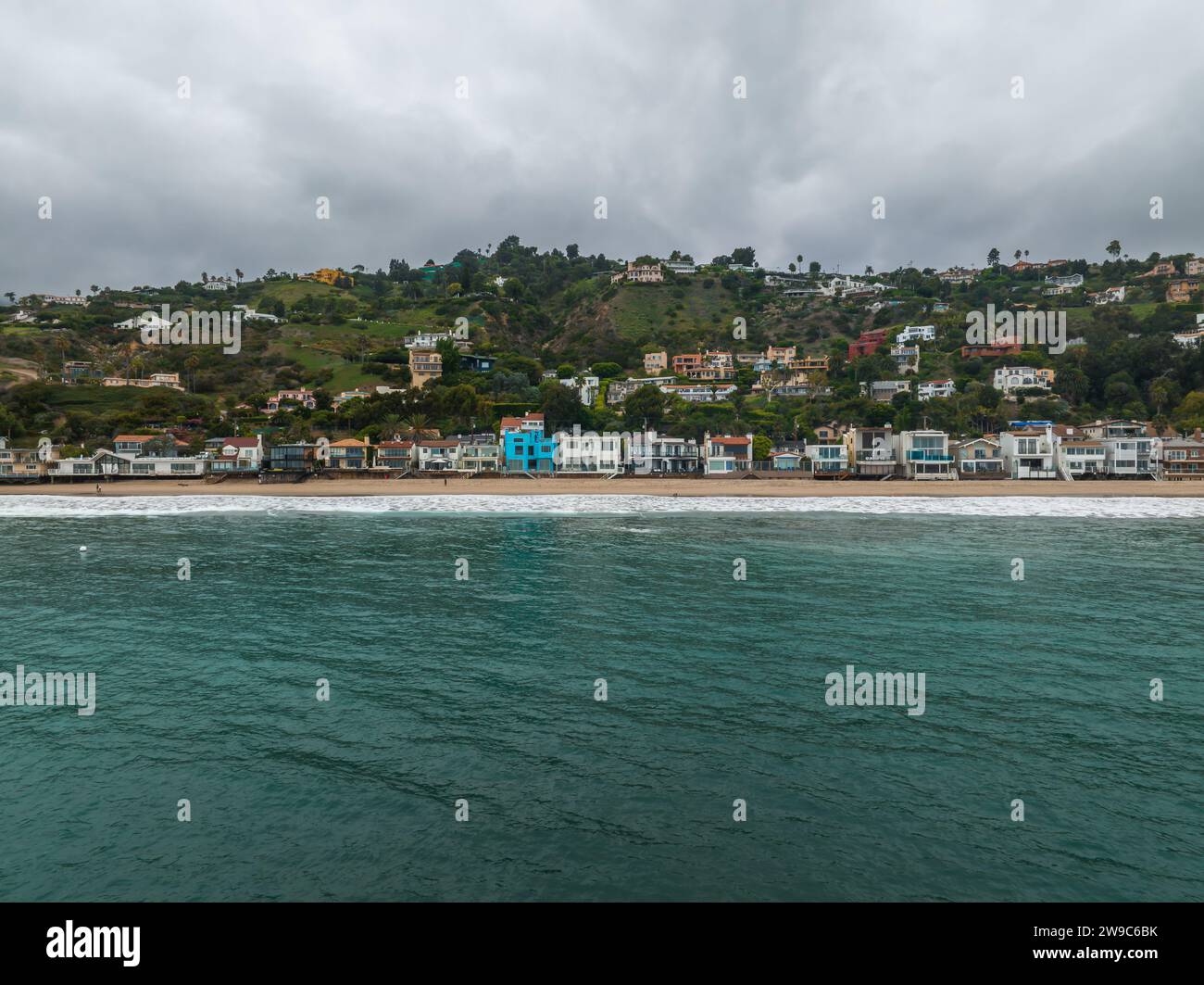 Malibu Beach aus der Vogelperspektive in Kalifornien in der Nähe von Los Angeles, USA. Stockfoto