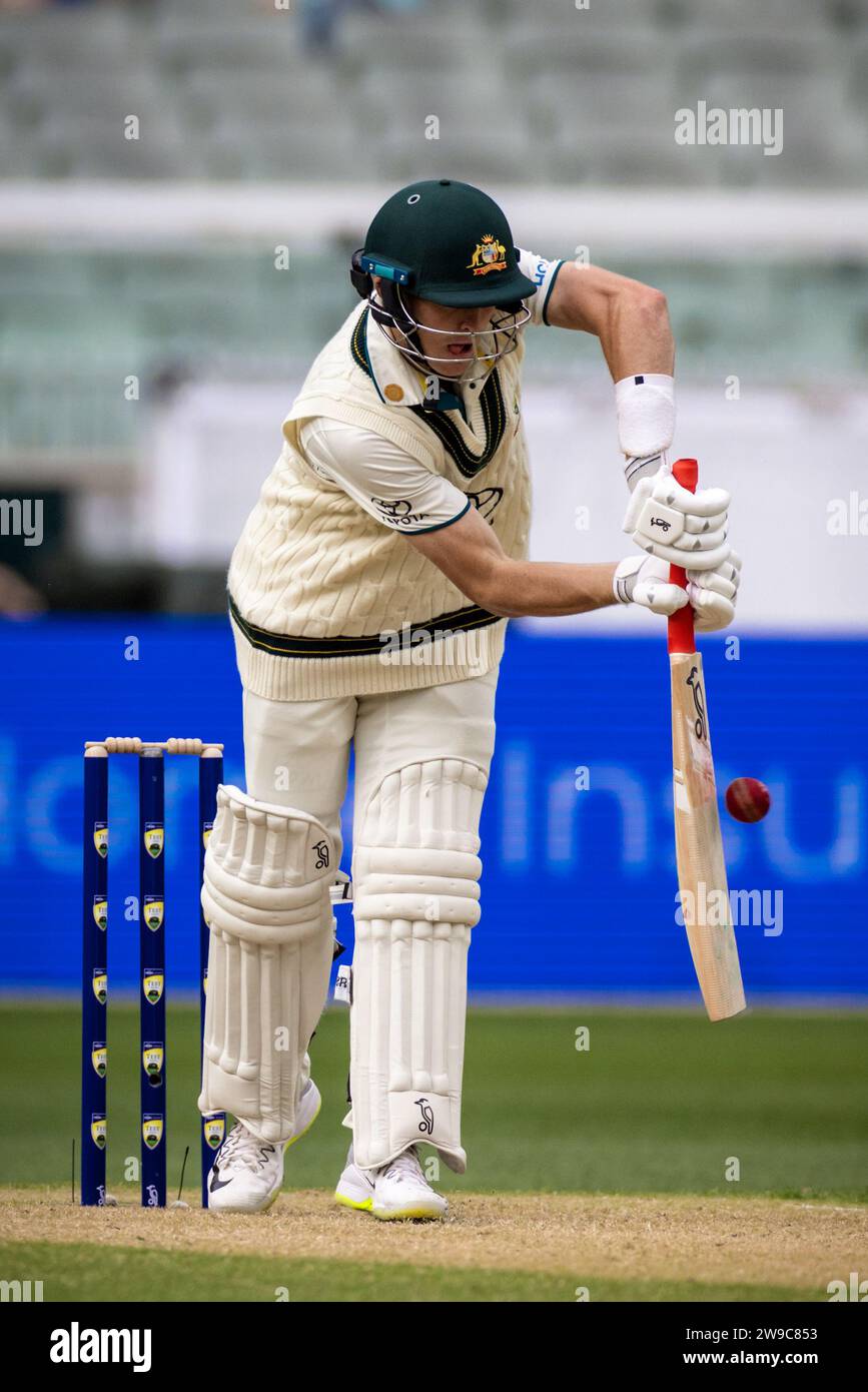 Melbourne, Australien, 26. Dezember 2023. Marnus Labuschagne aus Australien fährt am 26. Dezember 2023 am 1. Tag des Boxing Day Test Matches zwischen Australien und Pakistan auf dem Melbourne Cricket Ground in Melbourne, Australien. Quelle: Santanu Banik/Speed Media/Alamy Live News Stockfoto