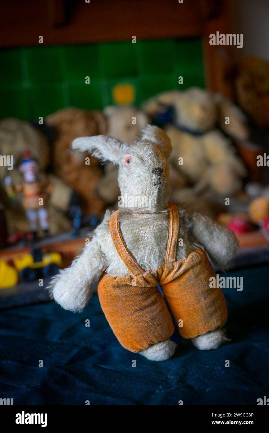 Norah Wellings Kaninchen, Sammlerstück Stoffpuppe Spielzeug Stockfoto