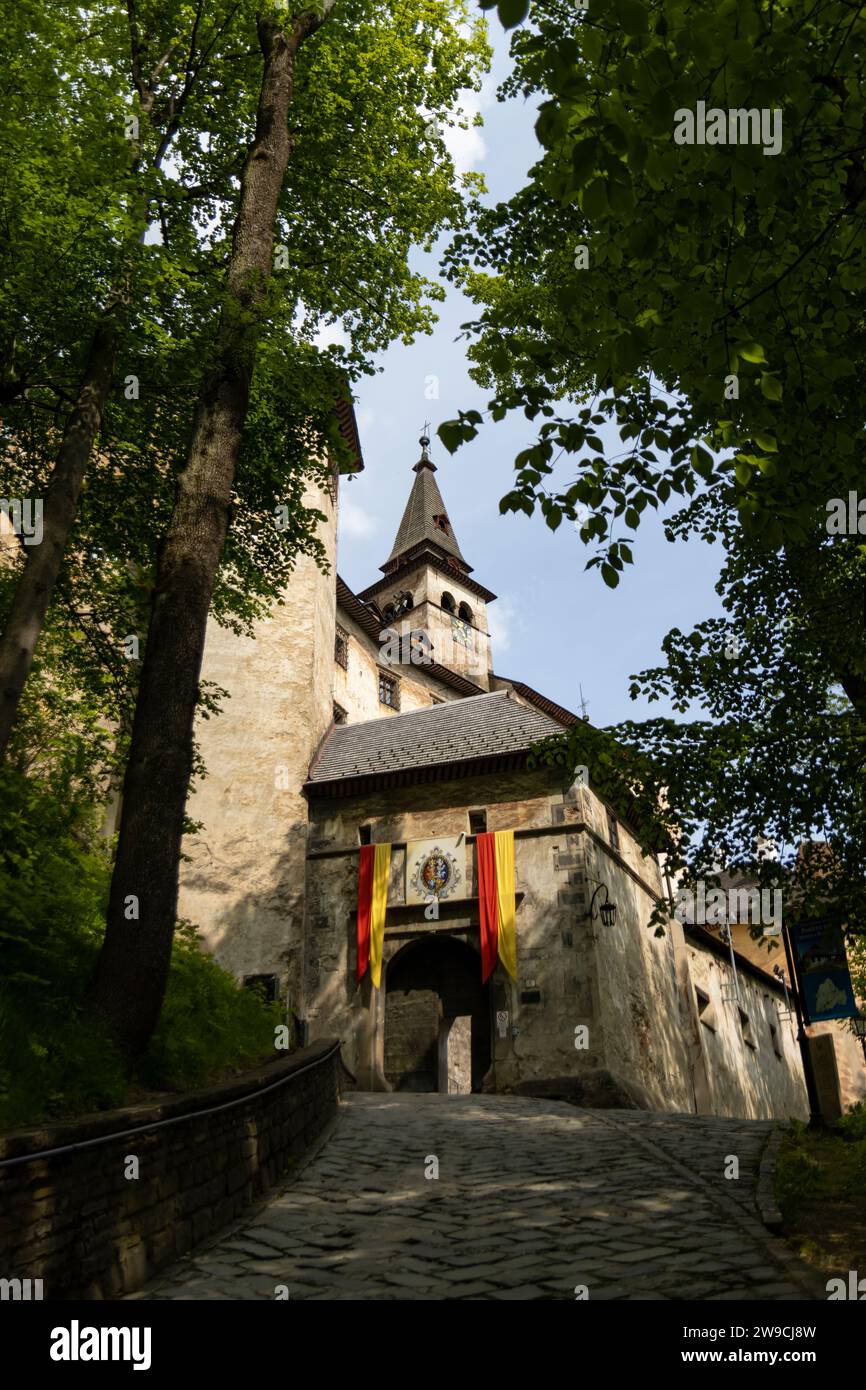 Blick auf die Burg Orava (Slowakisch Oravský hrad); hier wurden viele Szenen des Films Nosferatu aus dem Jahr 1922 gedreht. Stockfoto