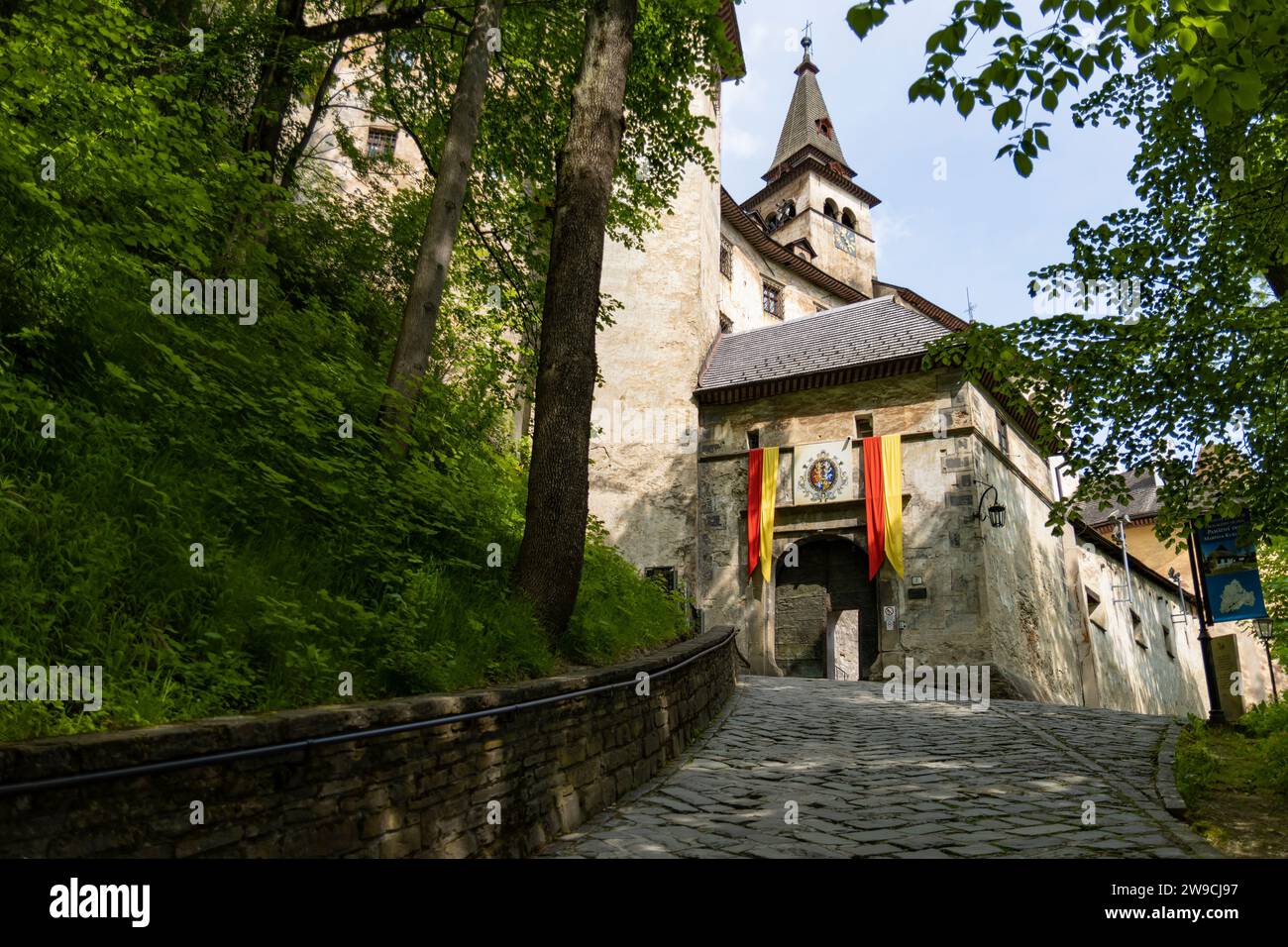 Blick auf die Burg Orava (Slowakisch Oravský hrad); hier wurden viele Szenen des Films Nosferatu aus dem Jahr 1922 gedreht. Stockfoto