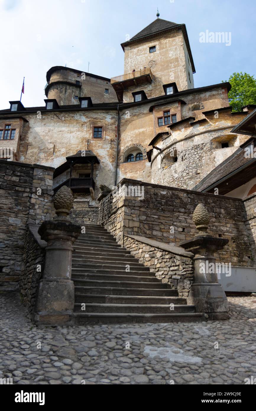 Blick auf die Burg Orava (Slowakisch Oravský hrad); hier wurden viele Szenen des Films Nosferatu aus dem Jahr 1922 gedreht. Stockfoto