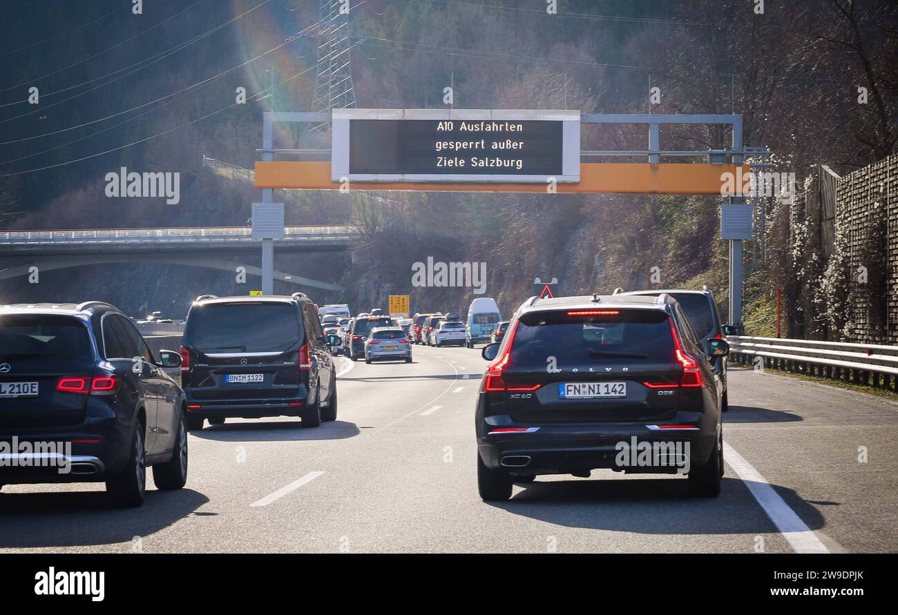 27.12.2023, Salzburg, AUT, Unterwegs In Salzburg, Reportage, A10 ...