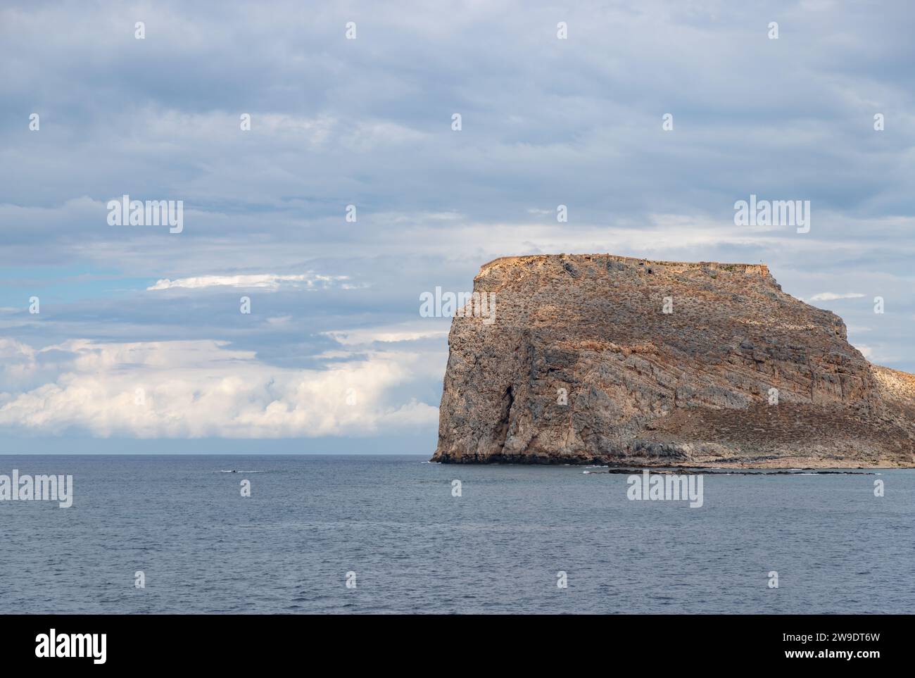 Ein Bild von der Insel Gramvousa und Fort an einem bewölkten Tag. Stockfoto