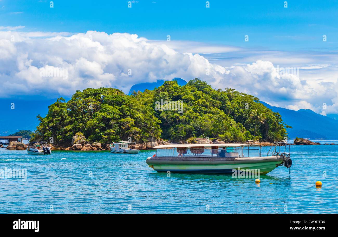 Bootsausflug Am Abraao Beach Und Den Mazedo Islands. Ilha Grande Angra Dos Reis Rio De Janeiro Brasilien. Stockfoto