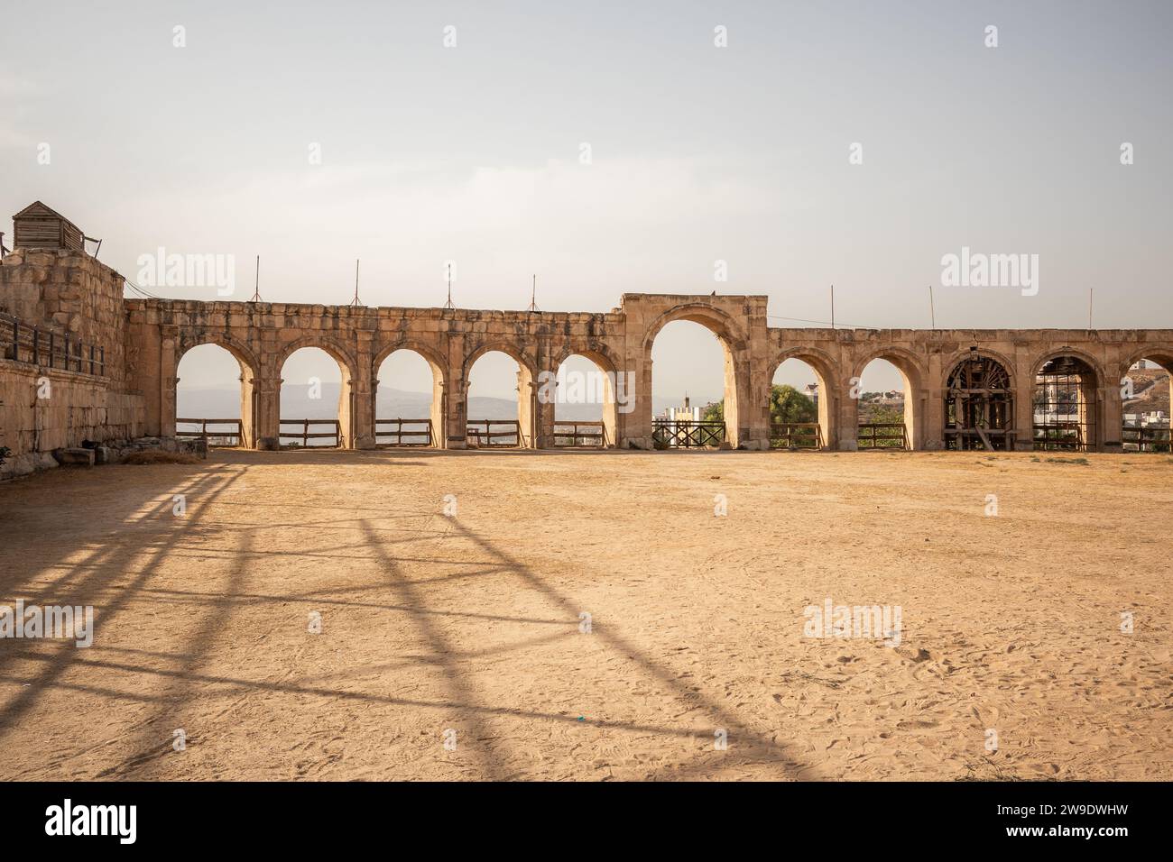 Das Hippodrom in Jerash während des Sonnentages. Wahrzeichen in Jordanien im Nahen Osten. Stockfoto