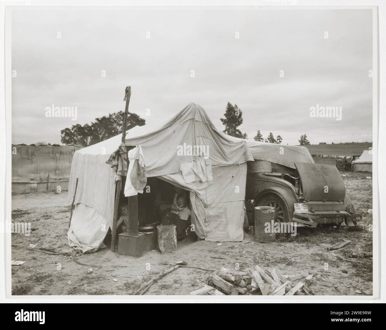 Cotton Pickers’ Camp, Nipomo California, Dorothea lange, 1936 Foto California baryta Papier Gelatine Silber Print Zelt. Wandergemeinden leben in Zelten Kalifornien Stockfoto