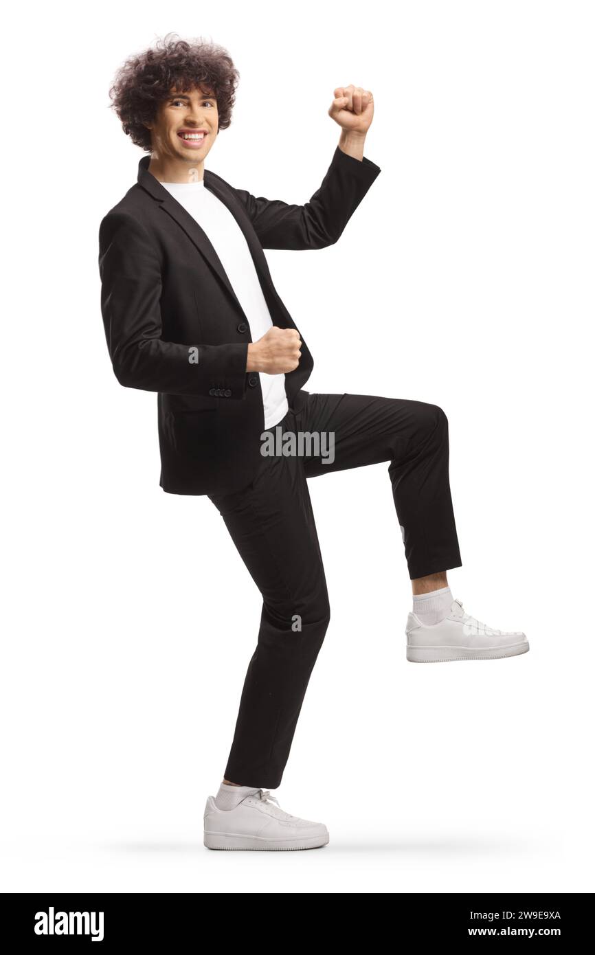 Aufnahmen eines großen Mannes, der isoliert auf weißem Hintergrund tanzt Stockfoto