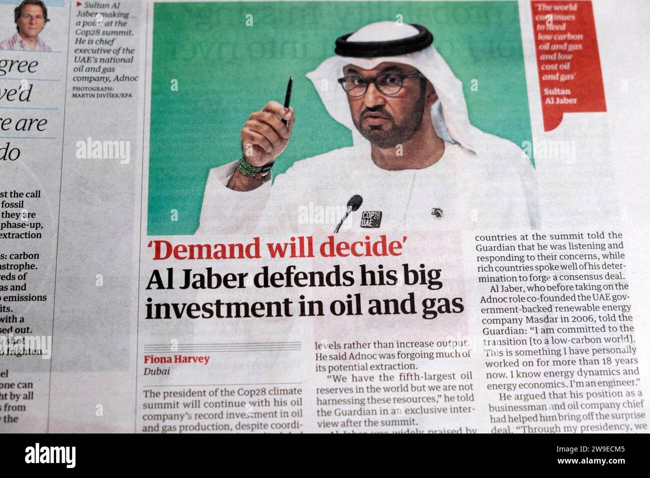 "Die Nachfrage wird entscheiden" Al Jaber verteidigt seine großen Investitionen in Öl und Gas", titelt die Zeitung Guardian Cop28 News zum Klimagipfel artikel 16 Dez 2023 Großbritannien Stockfoto