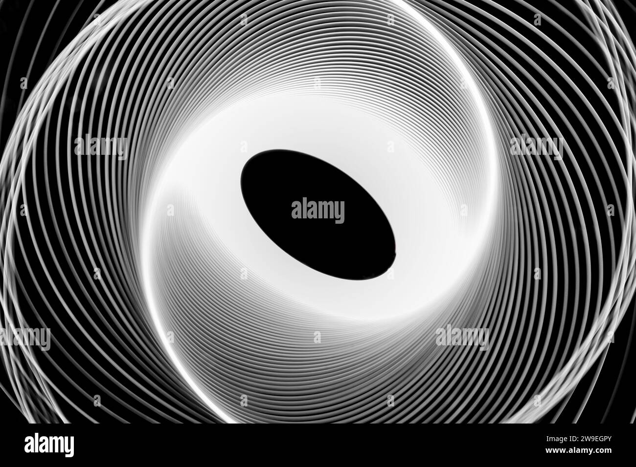 FOTO : Lichtmalerei von weißen Spirographen auf schwarzem Hintergrund Stockfoto