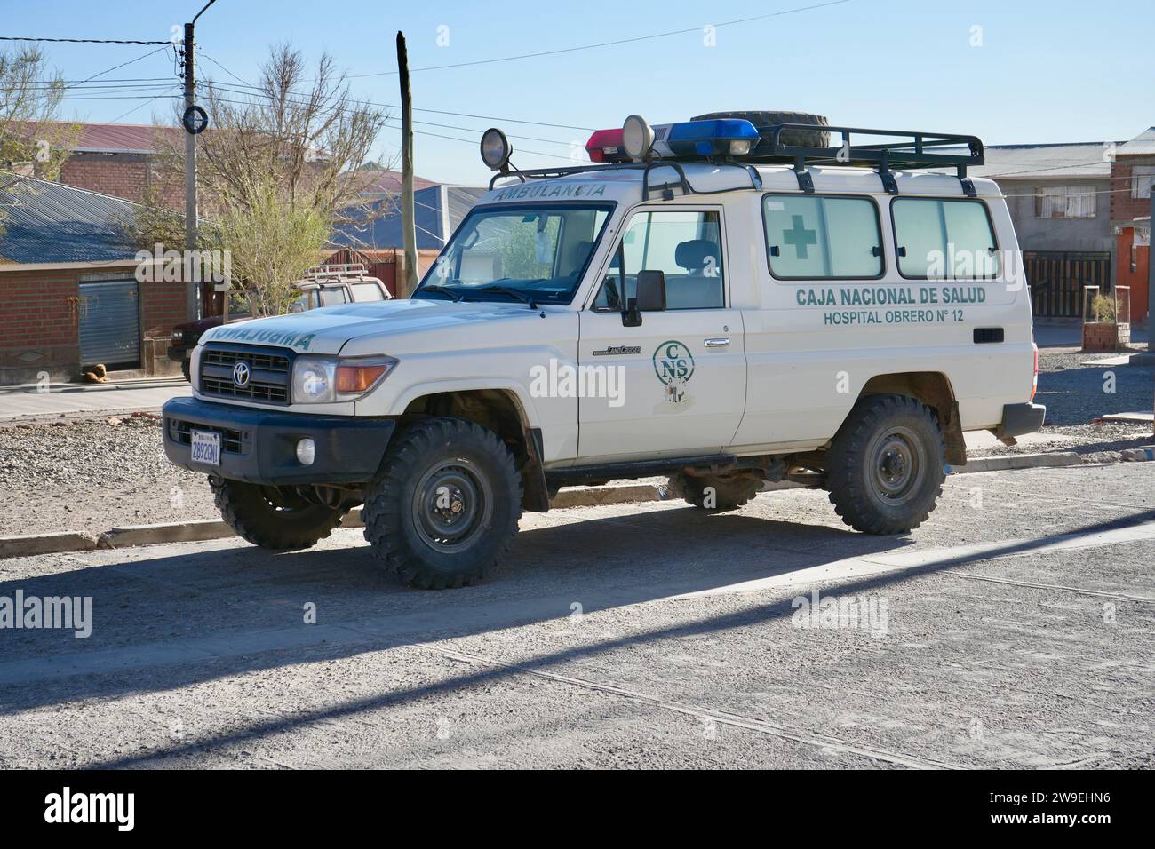 Toyota 4x4 Krankenwagen, Caja Nacional de Salud, (nationaler Gesundheitsfonds). San Cristóbal, Bolivien. Stockfoto