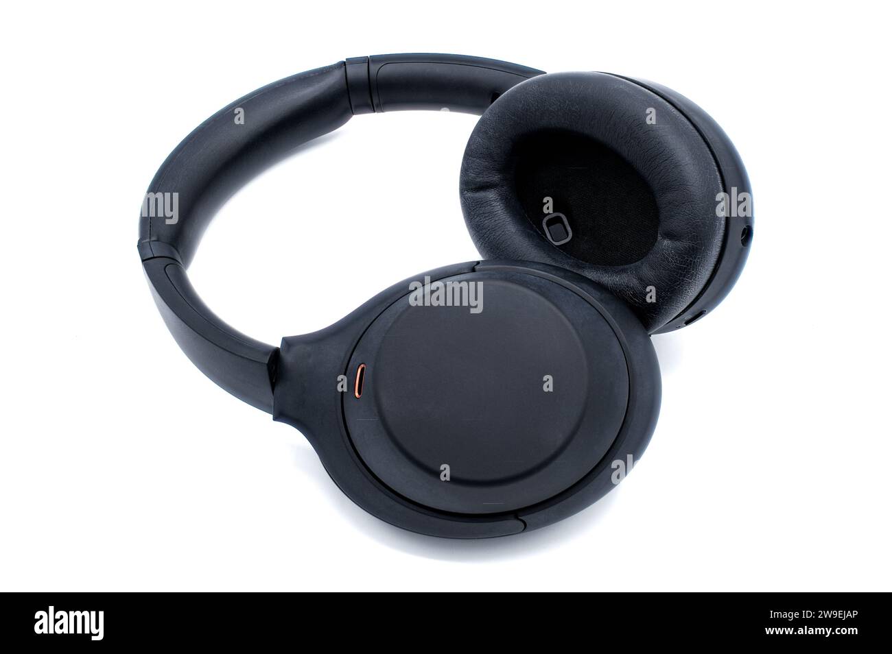 Kopfhörer von Sony kabellose Ohrstöpsel Kopfhörer mit Geräuschminimierung Kopfhörer mit oder über Ohr Bluetooth-Konnektivität hochwertige Klangqualität integriertes Mikrofon Co Stockfoto