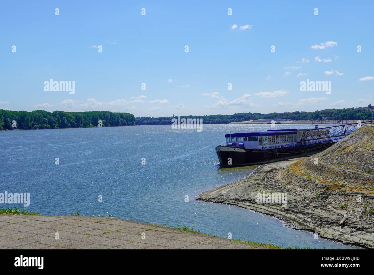 Donau bei Vukovar. Natürliche Grenze zwischen Kroatien und Serbien Stockfoto