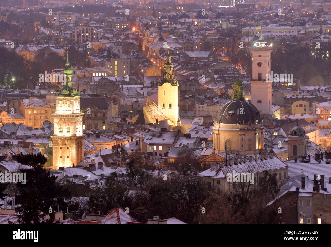 Panorama im winter nacht Lviv, Ukraine Stockfoto
