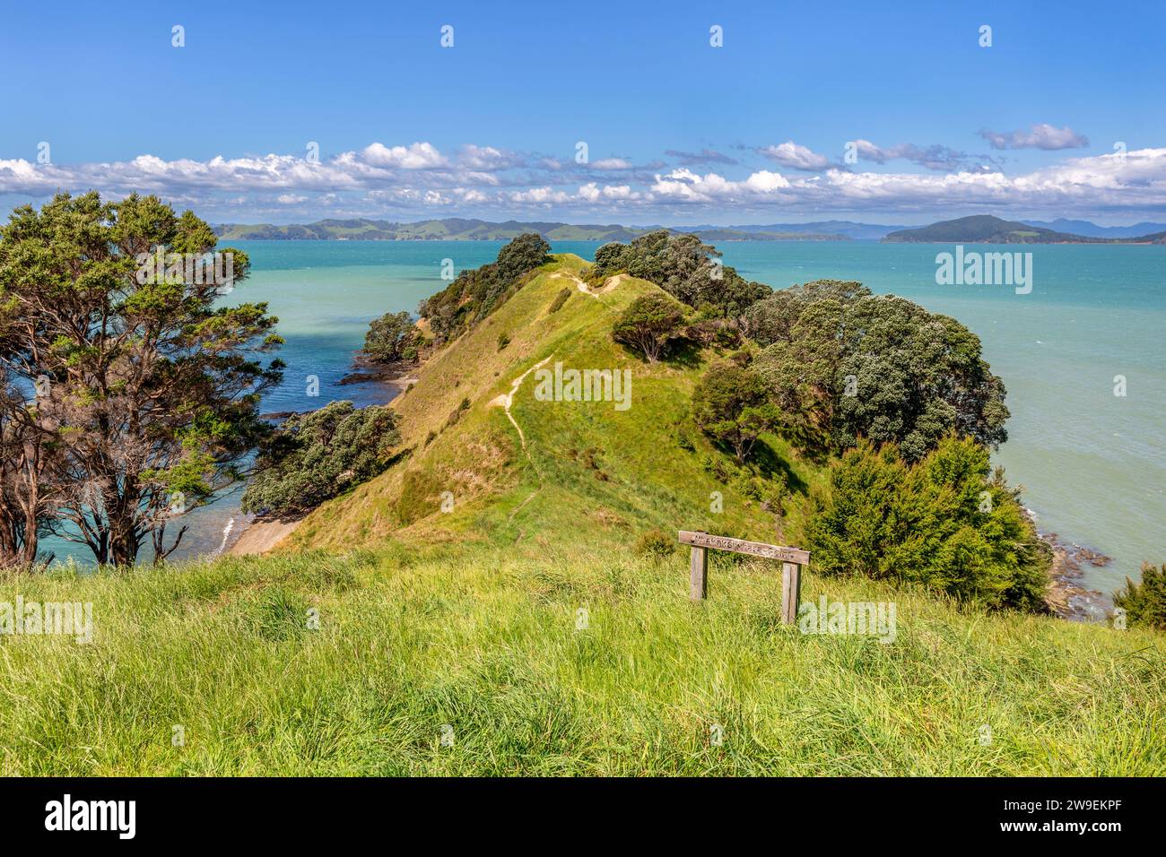 Historischer Whakakakaiwhara Pā Spaziergang im Duder Regional Park, Region Auckland/Nordinsel/Neuseeland. Der Point of Land ist die historische Stätte von A Stockfoto